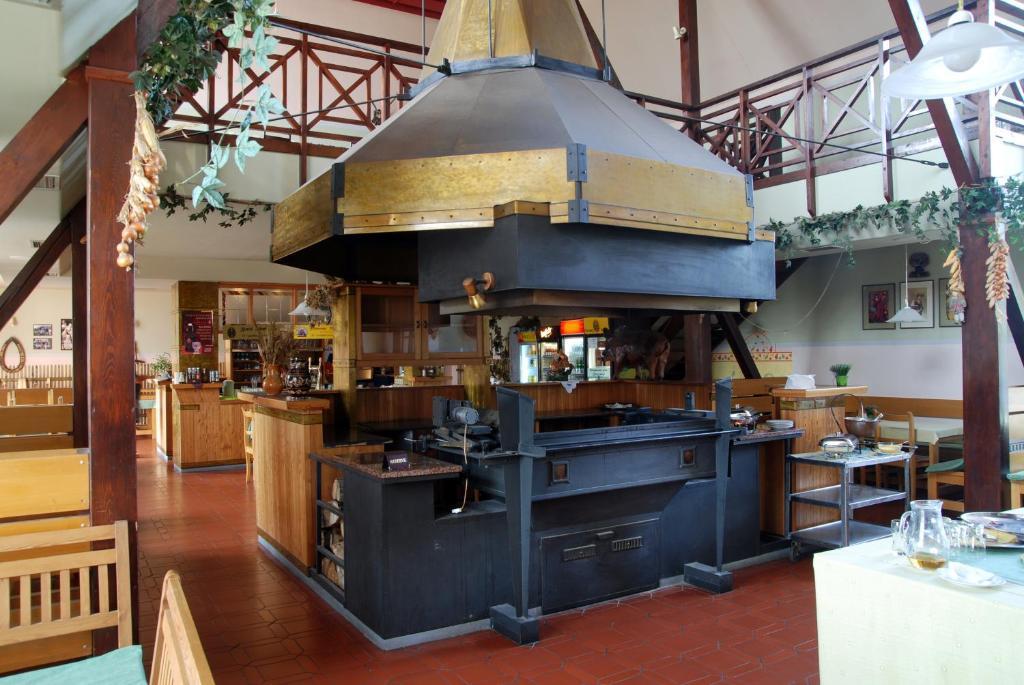 Pivovarsky Dvur Zvikov ซวีโกฟสเก โปดฮราดี ภายนอก รูปภาพ